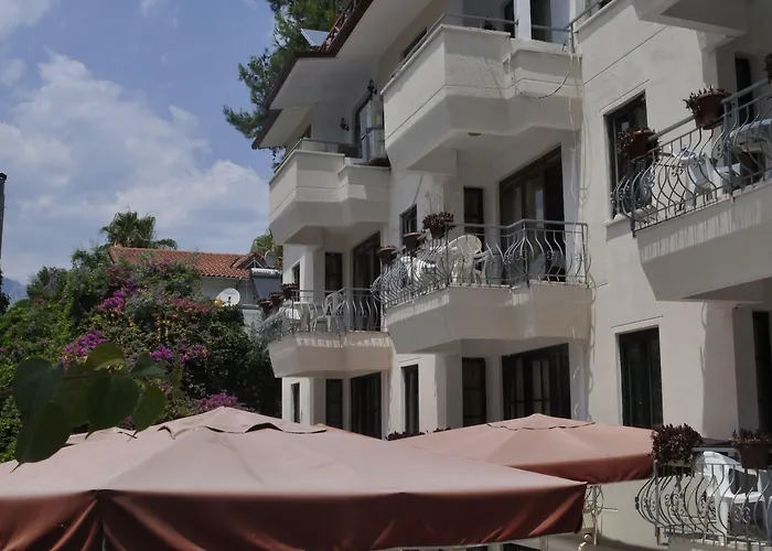 Kemer Suites מלון דירות 3*